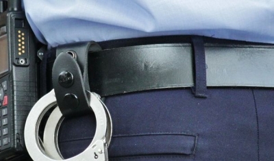 Policeofficer from the back