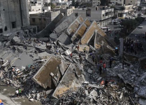 Gaza City. Palestinians check the remains of Al-Basha, a building that was destroyed by an Israeli air strike in 2014