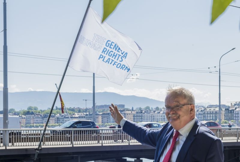 Marco Sassoli in fron of the flags of the Geneva Human Rights Platform on the Mont-Blanc Bridge
