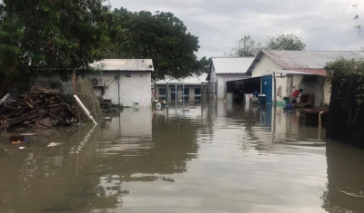 Rising waters in MSF’s primary healthcare centre and compound in Pibor town forced us to reduce life-saving activities and discharge patients.