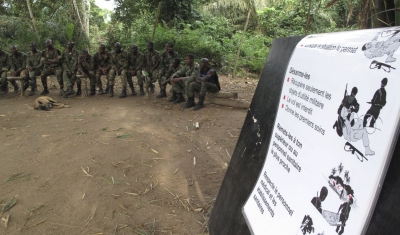 Côte d'Ivoire,  Abidjan, military instruction center in Akandjé. An ICRC dissemination session on international humanitarian law for the 1st bataillon of commando paratroopers.