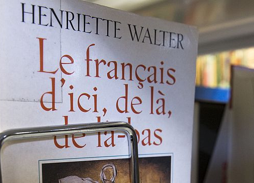 French books in a shelve at the UNIGE’s library