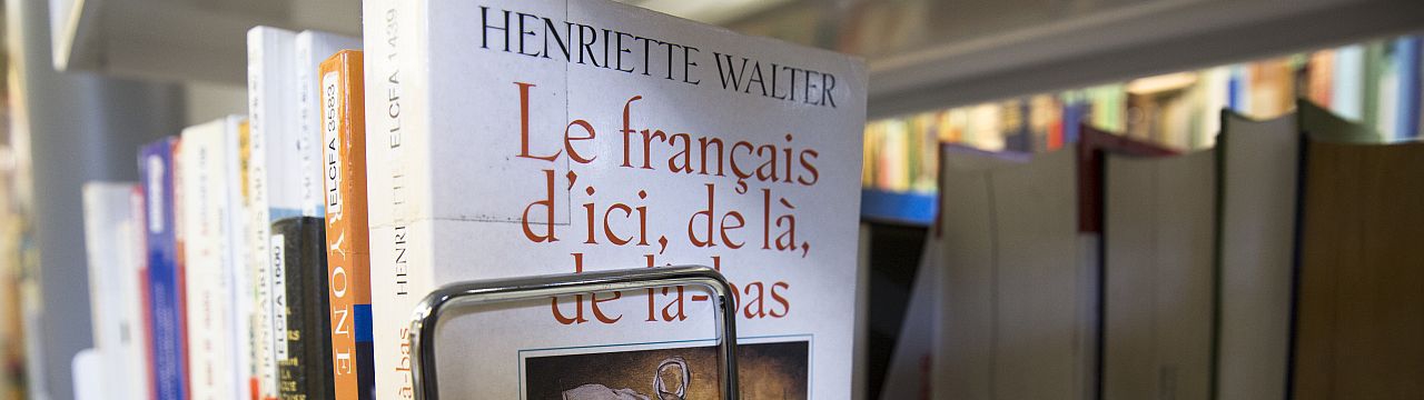 French books in a shelve at the UNIGE’s library