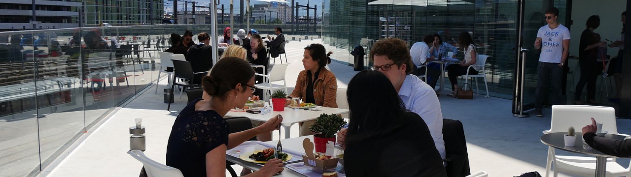 Students at the Maison de la paix’s cafeteria