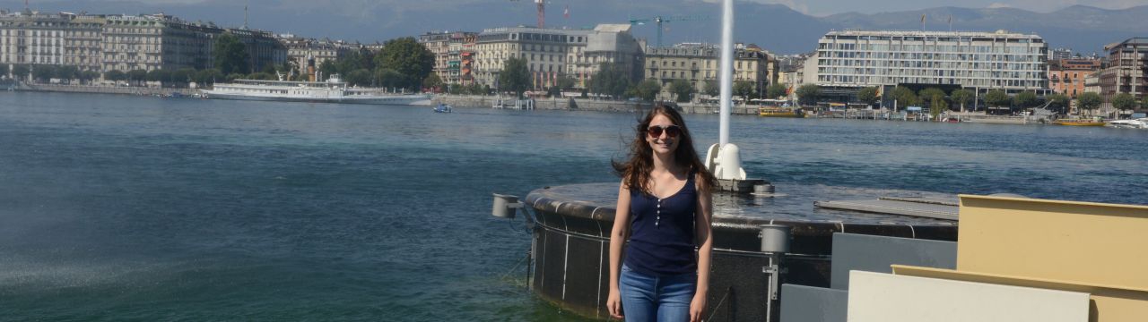 Firouzeh Mitchell, student in the Geneva Academy's Master in Transitional Justice, in front of the Jet d'Eau