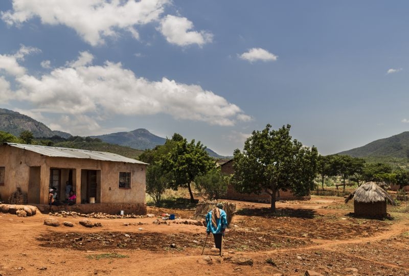 Mozambique, Barrio Chiuijo, West of Chimoio, close to the Zimbabwe border. A handicapped woman walks through the village.She lost her leg to a landmine.