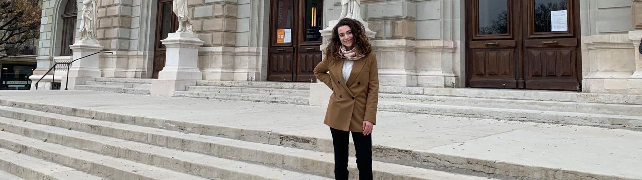 Virginia Raffaelli before the Grand Théâtre in Geneva