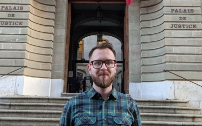 Photo of Alexander Bekmurzin in front of Geneva's palais de Justice