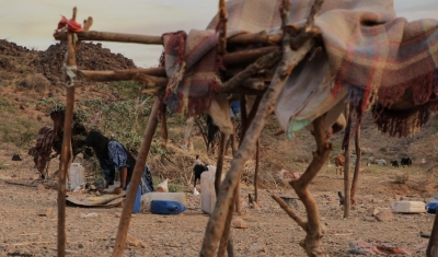 Yemeni women live in the open after being displaced from their homes due to the war in Taiz