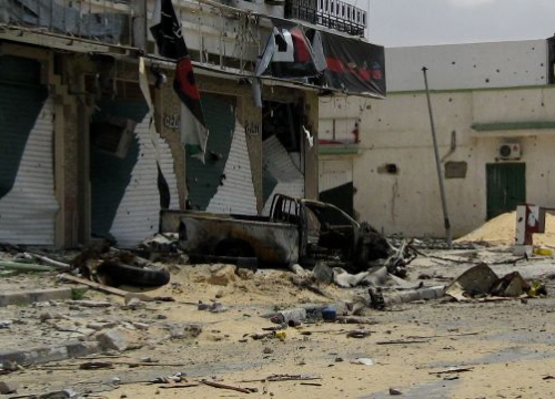 Misrata,Tripoli street. Civilians checking the situation after the end of the fighting. 